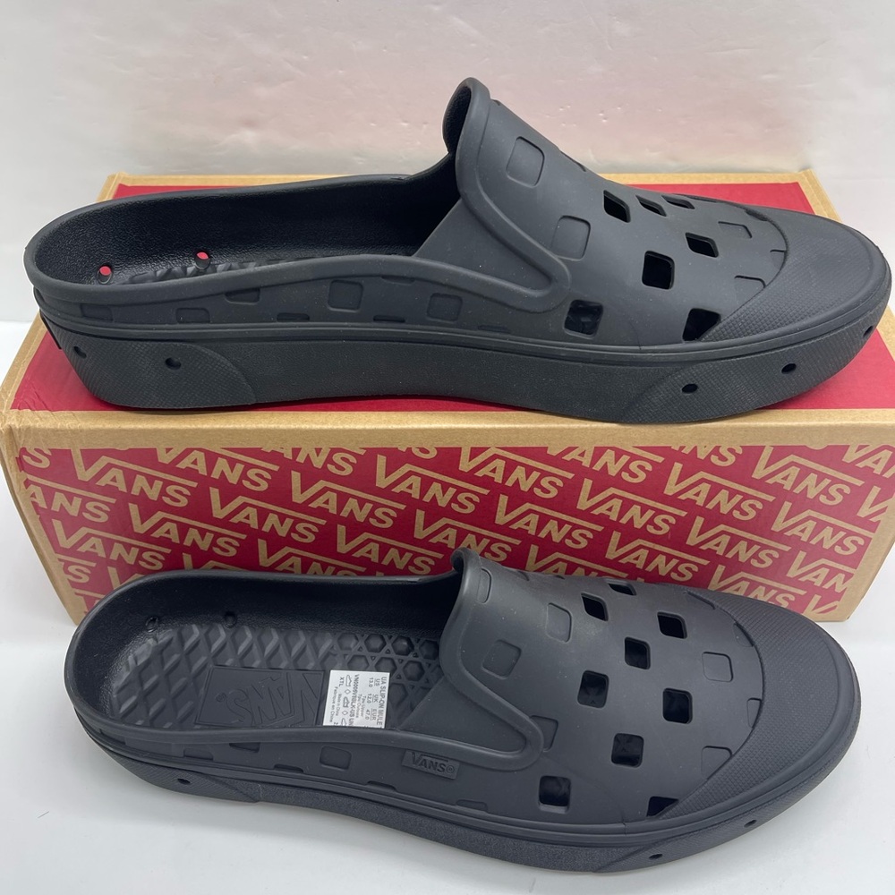 Vans Slip-On Clogs Slip-On Mule Trk
Black
VN0005V8BLK Tracking Sneakers - Picture 2 of 16